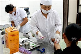 Bảo hiểm y tế - “vắcxin” cho người nhiễm HIV